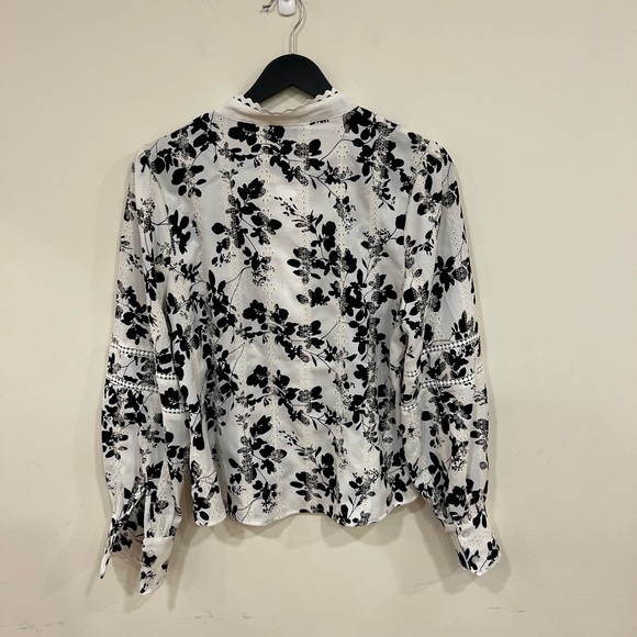 Gracia Black and White Floral Blouse - Picture 5 of 6